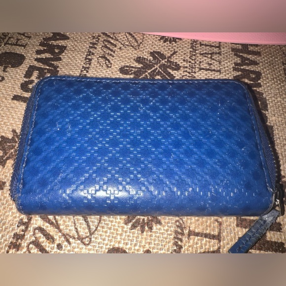 Gucci Mini Ziparound Wallet π©·π₯ - Picture 2 of 4